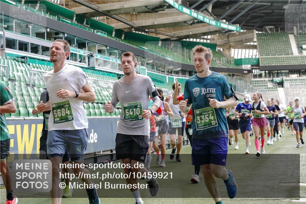 13.09.2026 - 21. swb-Marathon Bremen Michael Burmester http://msf.ph/oto/10459921 13.09.2026 13:12:01 Laufen im Stadion 118, 265, 373, 514, 581, 703, 843, 984, 1113, 1226, 1286, 1334, 1435, 1738, 1849, 1851, 1936, 1952, 1967, 2005, 2248, 2264, 2281, 2299, 2330, 2333, 2336, 2353, 2375, 2377, 2398, 2426, 2432, 2443, 2505, 2531, 2589, 2659, 2669, 2673, 2765, 2784, 2804, 2815, 2822, 2836, 2850, 2860, 2895, 2907, 2963, 2966, 2975, 2976, 3026, 3027, 3079, 3082, 3143, 3155, 3159, 3174, 3207, 3208, 3308, 3328, 3349, 3352, 3409, 3434, 3470, 3549, 551 meine-sportfotos.de