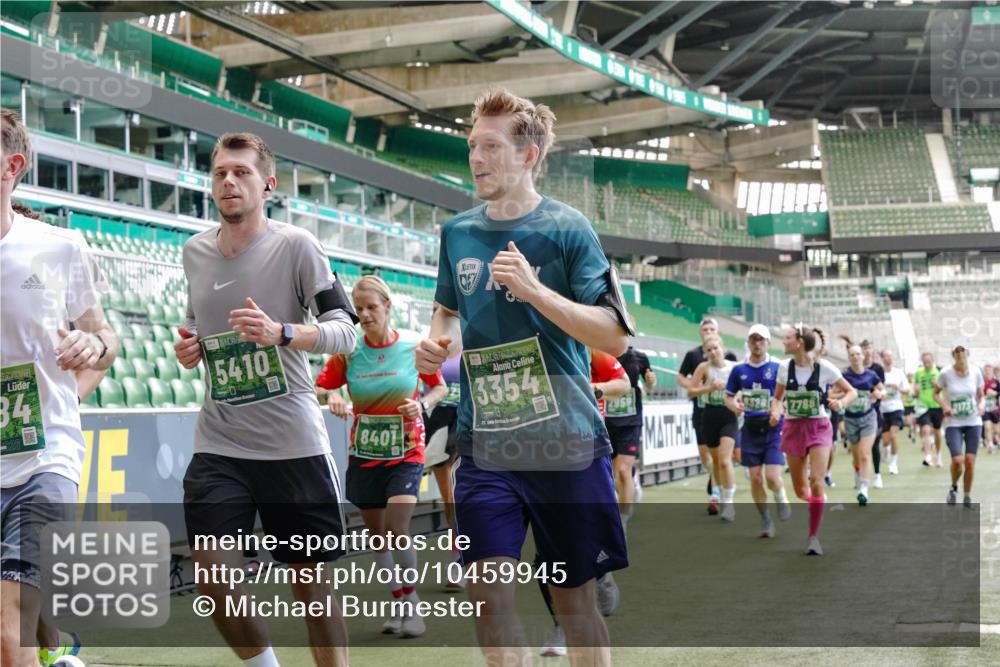 13.09.2026 - 21. swb-Marathon Bremen Michael Burmester http://msf.ph/oto/10459945 13.09.2026 13:12:02 Laufen im Stadion 118, 265, 373, 514, 581, 703, 843, 984, 1113, 1226, 1286, 1334, 1435, 1738, 1849, 1851, 1936, 1952, 2005, 2248, 2264, 2281, 2299, 2330, 2333, 2336, 2353, 2375, 2377, 2398, 2426, 2432, 2443, 2505, 2531, 2589, 2659, 2669, 2673, 2765, 2784, 2804, 2815, 2822, 2836, 2850, 2860, 2895, 2907, 2963, 2966, 2975, 2976, 3026, 3027, 3079, 3082, 3143, 3155, 3159, 3174, 3207, 3208, 3308, 3328, 3349, 3352, 3409, 3434, 3470, 3549, 551 meine-sportfotos.de