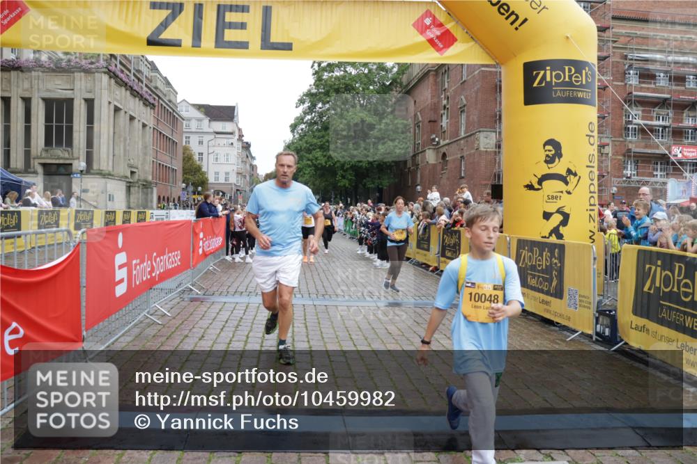 13.09.2026 - Kiel Lauf Yannick Fuchs http://msf.ph/oto/10459982 13.09.2026 09:51:59 Ziel 803, 896, 1100, 1899, 4132, 4230, 7007, 8729, 9616, 10048, 11300, 11444, 11445, 11832, 11834, 12630, 714, 840, 1309, 1967, 1999, 2002, 2483, 3674, 4615, 4822, 4907, 5595, 6057, 6188, 6648, 7302, 7622, 8097, 8150, 9829, 9833, 11143, 11173, 11233, 11494, 11552, 11997, 12107, 3476, 3832, 4166, 4666, 4883, 6471, 6625, 6867, 7347, 7494, 10371, 10620, 11130, 11580, 12068, 940, 956, 2483, 3089, 4615, 5731, 5913, 6363, 8150, 11143, 11552, 11852 meine-sportfotos.de