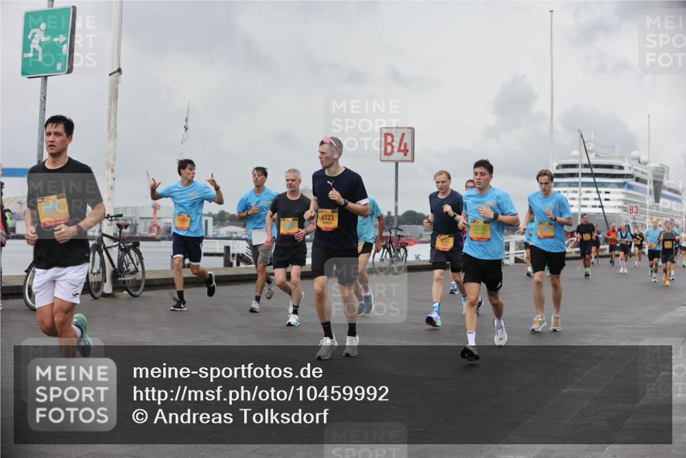 13.09.2026 - Kiel Lauf Andreas Tolksdorf http://msf.ph/oto/10459992 13.09.2026 12:00:55 Kiellinie 11681, 4123, 4, 553, 2238, 3 meine-sportfotos.de