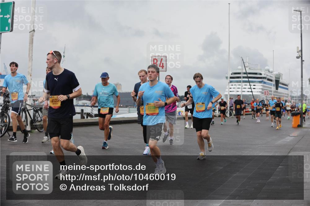 13.09.2026 - Kiel Lauf Andreas Tolksdorf http://msf.ph/oto/10460019 13.09.2026 12:00:56 Kiellinie 11681, 39, 4123, 4, 39, 2238, 3 meine-sportfotos.de