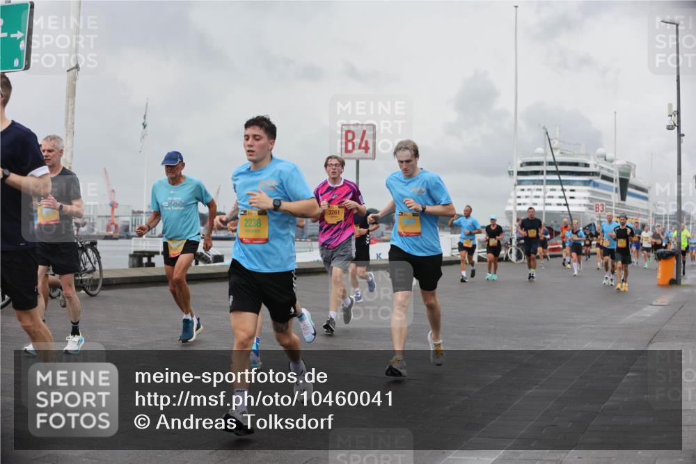 13.09.2026 - Kiel Lauf Andreas Tolksdorf http://msf.ph/oto/10460041 13.09.2026 12:00:57 Kiellinie 30, 39, 2238, 3261, 4, 3 meine-sportfotos.de