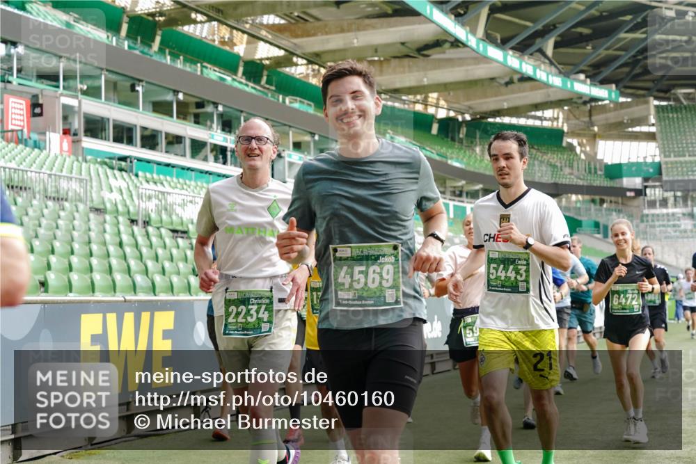 13.09.2026 - 21. swb-Marathon Bremen Michael Burmester http://msf.ph/oto/10460160 13.09.2026 12:54:49 Laufen im Stadion 161, 189, 201, 205, 313, 376, 385, 388, 461, 472, 481, 495, 541, 560, 615, 616, 666, 675, 696, 740, 816, 827, 913, 982, 1053, 1058, 1076, 1197, 1207, 1390, 1419, 1468, 1551, 1599, 1631, 1645, 1658, 1707, 1814, 2055, 2125, 2234, 2251, 2280, 2319, 2362, 2383, 2390, 2401, 2422, 2454, 2474, 2499, 2623, 2701, 2733, 2801, 2824, 2870, 2882, 2913, 2922, 2962, 2971, 2997, 3012, 3054, 3057, 3134, 3175, 3192, 3206, 3241, 3246, 3346, 3356, 3357, 3413, 3706, 3716, 3836, 4137, 6106 meine-sportfotos.de