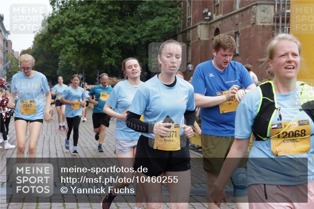 13.09.2026 - Kiel Lauf Yannick Fuchs http://msf.ph/oto/10460255 13.09.2026 09:52:17 Ziel 180, 3476, 3832, 4166, 4666, 4883, 5032, 6471, 6625, 6867, 7347, 7494, 7719, 8992, 10371, 10620, 11130, 11580, 12068, 803, 896, 1100, 1309, 1899, 1967, 1999, 2002, 4132, 4230, 6188, 7007, 7302, 8729, 9616, 9829, 9833, 10048, 11300, 11444, 11445, 11832, 11834, 12630, 918, 919, 2157, 2924, 5736, 6432, 6601, 6679, 7742, 7867, 9892, 10259, 10746, 12282, 1967, 1999, 2002, 5595, 6188, 7622, 9829, 9833, 11173 meine-sportfotos.de