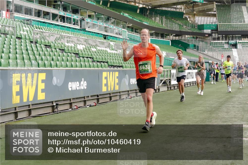 13.09.2026 - 21. swb-Marathon Bremen Michael Burmester http://msf.ph/oto/10460419 13.09.2026 12:54:55 Laufen im Stadion 161, 189, 201, 205, 313, 385, 388, 461, 472, 481, 495, 560, 615, 616, 666, 675, 696, 740, 816, 827, 913, 1053, 1058, 1076, 1197, 1207, 1390, 1419, 1468, 1551, 1599, 1631, 1645, 1658, 1707, 2055, 2125, 2234, 2251, 2280, 2319, 2383, 2390, 2474, 2499, 2623, 2701, 2733, 2801, 2824, 2870, 2882, 2913, 2922, 2962, 2971, 3012, 3054, 3057, 3134, 3175, 3192, 3206, 3241, 3246, 3346, 3356, 3357, 3413, 3706, 3716, 3836, 4137, 4413, 5277, 5430, 5530, 6106, 2498, 3085 meine-sportfotos.de
