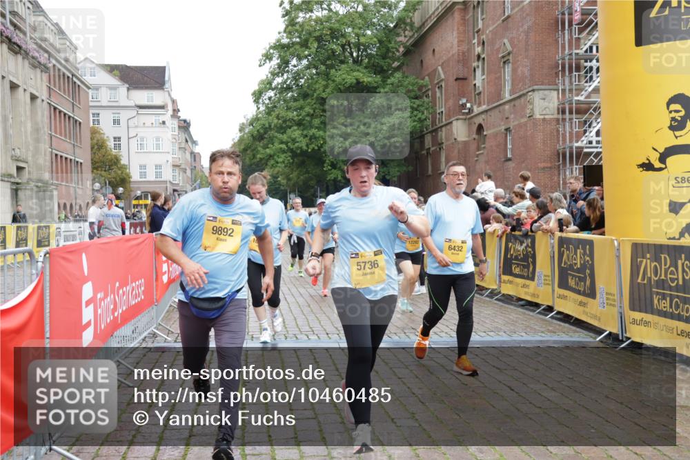 13.09.2026 - Kiel Lauf Yannick Fuchs http://msf.ph/oto/10460485 13.09.2026 09:52:35 Ziel 918, 919, 2157, 4412, 5736, 6432, 6601, 6679, 7742, 7867, 9345, 9892, 10259, 12282, 180, 896, 1899, 2157, 2924, 3476, 3832, 4132, 4166, 4666, 4883, 5032, 6471, 6625, 6867, 7347, 7494, 7719, 8729, 8992, 9616, 10371, 10620, 10746, 11130, 11300, 11444, 11580, 12068, 291, 1092, 1395, 4671, 6241, 6613, 6845, 7394, 8068, 8851, 9565, 10280, 10798, 12258, 896, 1100, 1899, 8729, 10048, 11300, 11444, 11445, 11832, 12630 meine-sportfotos.de