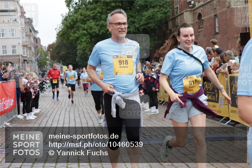 13.09.2026 - Kiel Lauf Yannick Fuchs http://msf.ph/oto/10460539 13.09.2026 09:52:39 Ziel 918, 919, 1092, 4412, 5736, 6432, 6601, 7867, 8068, 9345, 9892, 10259, 10280, 10798, 12282, 180, 2157, 2924, 3476, 3832, 4132, 4166, 4666, 4883, 5032, 6471, 6625, 6679, 6867, 7347, 7494, 7719, 7742, 8992, 9616, 10371, 10620, 10746, 11130, 11580, 12068, 291, 1395, 3581, 4671, 6241, 6613, 6845, 7394, 8851, 9565, 12258, 896, 1899, 4132, 8729, 9616, 11300, 11444, 11445, 11832 meine-sportfotos.de