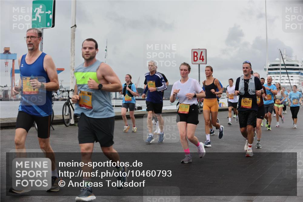 13.09.2026 - Kiel Lauf Andreas Tolksdorf http://msf.ph/oto/10460793 13.09.2026 12:01:30 Kiellinie 9346, 12733, 4, 12537 meine-sportfotos.de