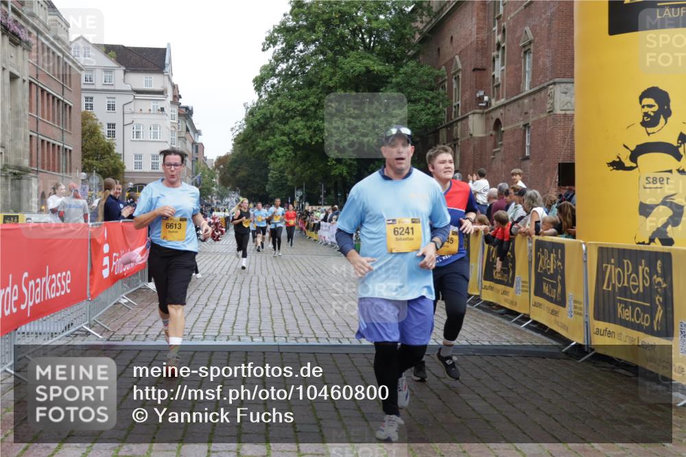 13.09.2026 - Kiel Lauf Yannick Fuchs http://msf.ph/oto/10460800 13.09.2026 09:52:55 Ziel 70, 291, 1395, 3581, 4671, 6241, 6613, 6845, 7394, 8851, 9565, 12258, 180, 918, 919, 1092, 2157, 2924, 4412, 5032, 5736, 6432, 6601, 6679, 7719, 7742, 7867, 8068, 8992, 9345, 9892, 10259, 10280, 10746, 10798, 12282, 175, 2399, 3205, 7140, 7226, 7495, 9707, 10275, 11312, 12417, 12468, 180, 2924, 3476, 3832, 4666, 5032, 6867, 7347, 7494, 7719, 8992, 11130 meine-sportfotos.de