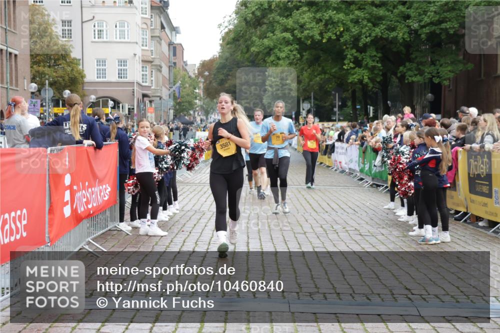 13.09.2026 - Kiel Lauf Yannick Fuchs http://msf.ph/oto/10460840 13.09.2026 09:52:58 Ziel 70, 175, 3205, 3581, 6241, 6613, 6845, 7226, 8851, 9707, 12417, 12468, 291, 918, 919, 1092, 1395, 2157, 2924, 4412, 4671, 5736, 6432, 6601, 6679, 7394, 7742, 7867, 8068, 8851, 9345, 9565, 9892, 10259, 10280, 10746, 10798, 12258, 12282, 2058, 2399, 7140, 7495, 10275, 11312, 180, 2157, 2924, 4666, 5032, 6679, 6867, 7719, 8992, 10746, 11130 meine-sportfotos.de
