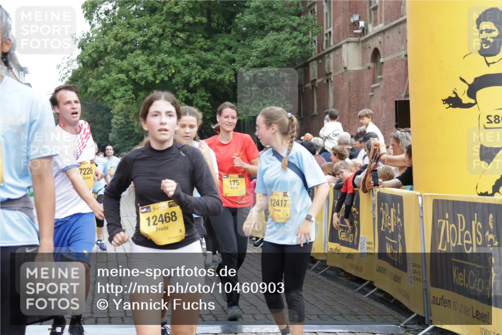 13.09.2026 - Kiel Lauf Yannick Fuchs http://msf.ph/oto/10460903 13.09.2026 09:53:06 Ziel 70, 175, 2399, 3205, 3581, 7140, 7226, 7495, 9707, 10275, 12417, 12468, 291, 918, 919, 1092, 1395, 4412, 4671, 5736, 6241, 6432, 6601, 6613, 6845, 7394, 7867, 8068, 8851, 9345, 9565, 9892, 10259, 10280, 10798, 12258, 12282, 1417, 1718, 2058, 4920, 5779, 6180, 7143, 7541, 7552, 8260, 9568, 11059, 11312, 12284, 12493, 2157, 5736, 6432, 6679, 7742, 7867, 9892, 10259, 10746, 12282 meine-sportfotos.de