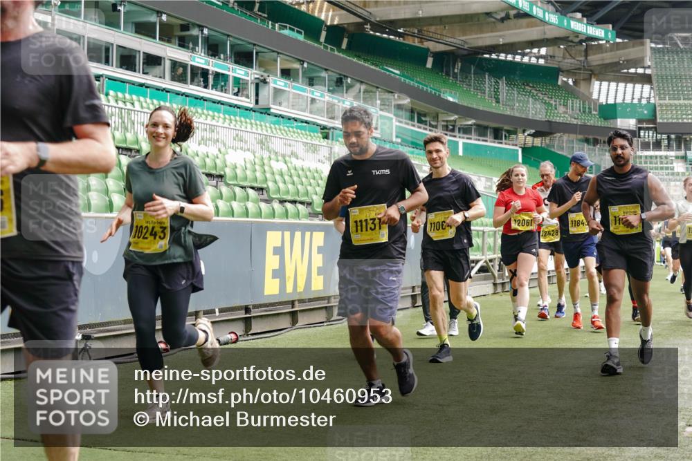 13.09.2026 - 21. swb-Marathon Bremen Michael Burmester http://msf.ph/oto/10460953 13.09.2026 10:34:21 Laufen im Stadion 10018, 10078, 10093, 10147, 10157, 10166, 10177, 10184, 10185, 10211, 10236, 10240, 10254, 10297, 10300, 10355, 10356, 10367, 10368, 10369, 10374, 10383, 10394, 10408, 10415, 10423, 10428, 10460, 10485, 10494, 10528, 10530, 10559, 10578, 10604, 10639, 10668, 10669, 10673, 10677, 10687, 10691, 10699, 10700, 10728, 10745, 10749, 10750, 10772, 10787, 10788, 10794, 10809, 10828, 10857, 10914, 10928, 11126, 11162, 11343, 11803, 11965, 10146, 10222 meine-sportfotos.de