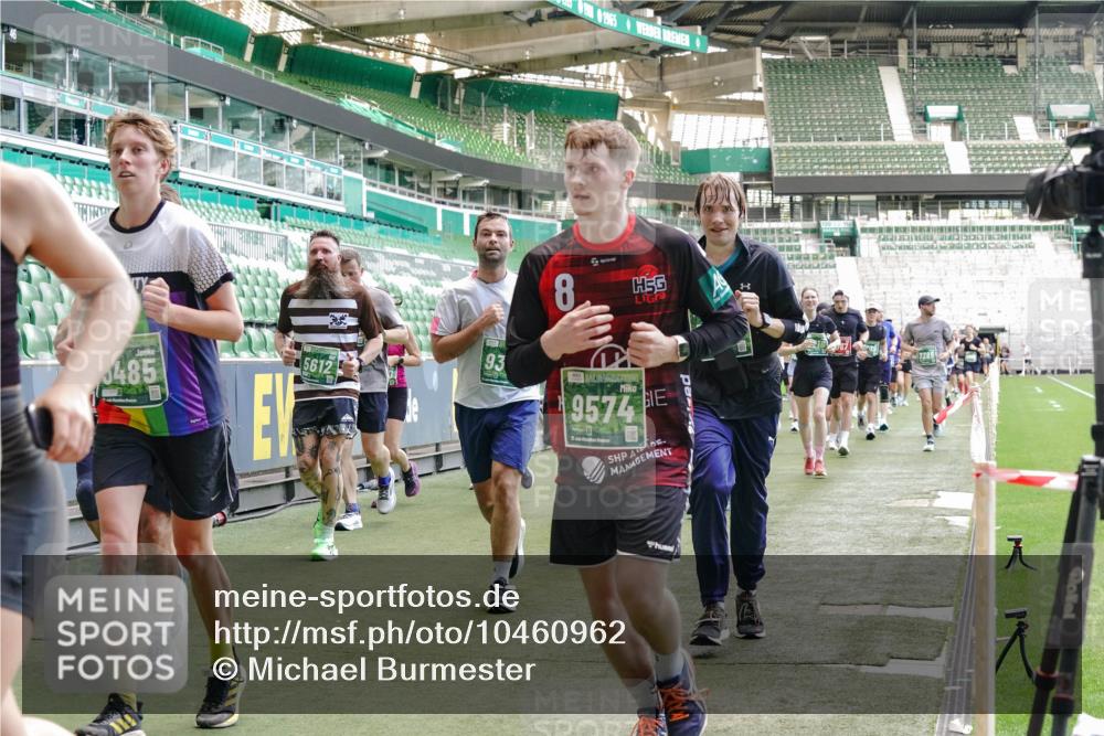 13.09.2026 - 21. swb-Marathon Bremen Michael Burmester http://msf.ph/oto/10460962 13.09.2026 13:12:15 Laufen im Stadion 118, 183, 265, 514, 695, 703, 843, 933, 984, 1113, 1226, 1286, 1334, 1435, 1849, 1851, 1936, 1952, 2005, 2248, 2264, 2281, 2299, 2330, 2336, 2353, 2375, 2377, 2398, 2426, 2443, 2461, 2478, 2505, 2531, 2589, 2659, 2669, 2673, 2684, 2765, 2792, 2804, 2815, 2822, 2836, 2850, 2860, 2895, 2907, 2963, 2966, 2975, 2976, 3026, 3027, 3079, 3082, 3143, 3155, 3159, 3293, 3308, 3328, 3349, 3352, 3409, 3434, 3549, 551 meine-sportfotos.de