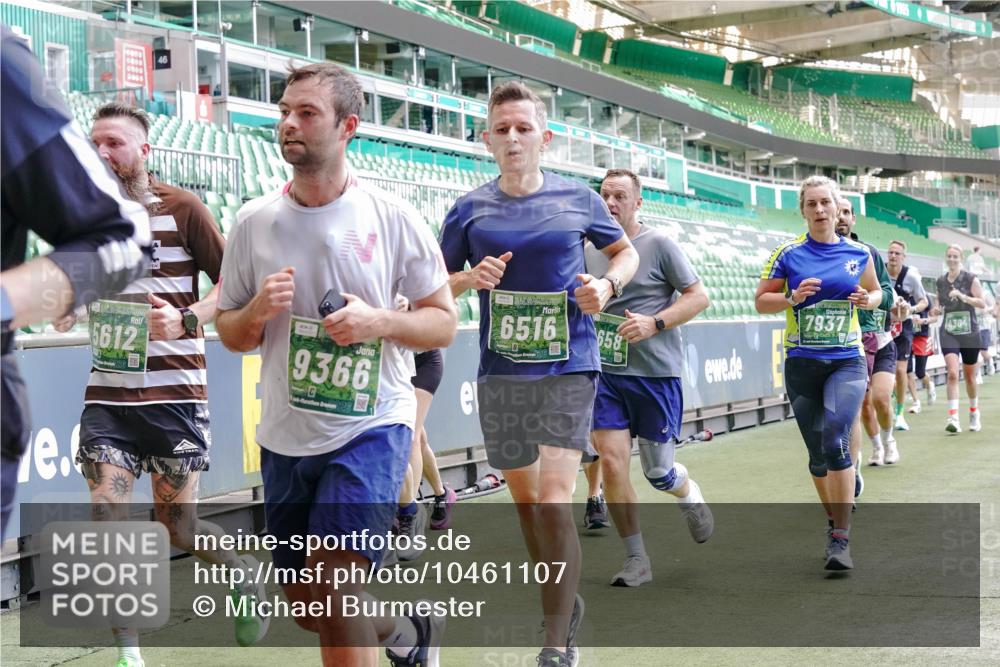 13.09.2026 - 21. swb-Marathon Bremen Michael Burmester http://msf.ph/oto/10461107 13.09.2026 13:12:18 Laufen im Stadion 118, 183, 265, 349, 514, 695, 702, 703, 843, 933, 984, 1113, 1226, 1286, 1334, 1435, 1849, 1851, 1936, 1952, 2005, 2248, 2264, 2281, 2299, 2330, 2336, 2353, 2375, 2377, 2398, 2426, 2443, 2461, 2478, 2505, 2531, 2589, 2659, 2669, 2673, 2684, 2765, 2792, 2804, 2815, 2822, 2836, 2850, 2860, 2884, 2895, 2907, 2963, 2966, 2975, 2976, 3027, 3079, 3082, 3143, 3155, 3159, 3293, 3308, 3328, 3349, 3352, 3409, 3434, 3549, 551 meine-sportfotos.de