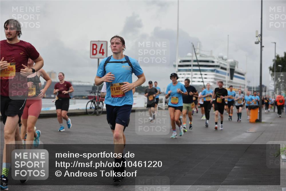 13.09.2026 - Kiel Lauf Andreas Tolksdorf http://msf.ph/oto/10461220 13.09.2026 12:01:46 Kiellinie 42, 195, 136, 4, 69, 39, 1149, 12046 meine-sportfotos.de