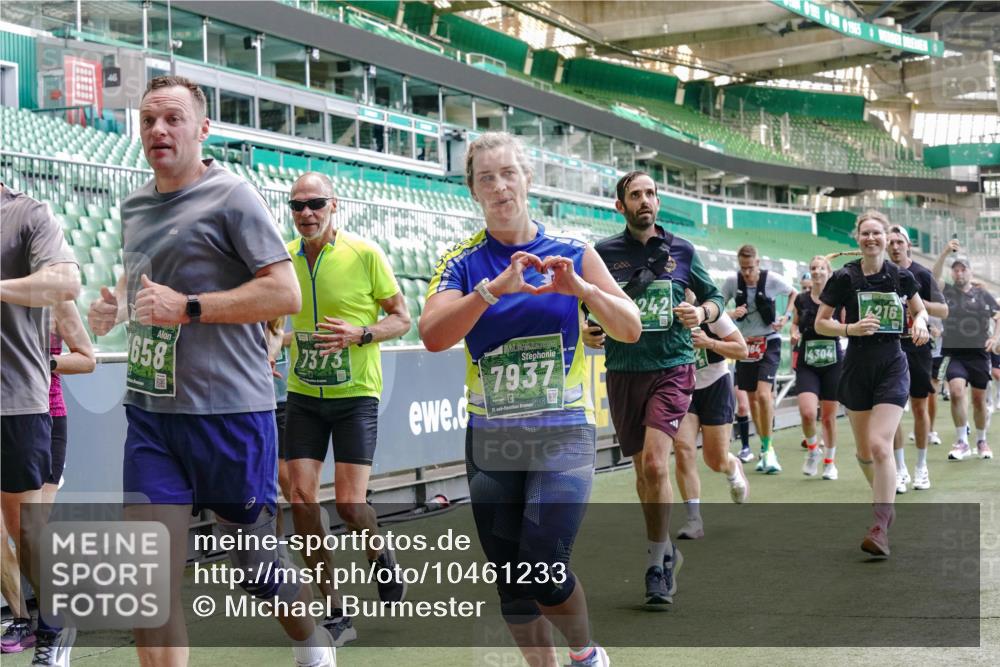 13.09.2026 - 21. swb-Marathon Bremen Michael Burmester http://msf.ph/oto/10461233 13.09.2026 13:12:19 Laufen im Stadion 118, 183, 265, 349, 514, 695, 702, 703, 843, 933, 984, 1113, 1226, 1286, 1334, 1435, 1849, 1851, 1936, 1952, 2005, 2248, 2264, 2281, 2299, 2330, 2336, 2353, 2375, 2377, 2398, 2426, 2443, 2461, 2478, 2505, 2531, 2589, 2659, 2669, 2673, 2684, 2765, 2792, 2804, 2815, 2822, 2836, 2850, 2860, 2884, 2895, 2907, 2963, 2966, 2975, 2976, 3027, 3079, 3082, 3143, 3155, 3159, 3293, 3308, 3328, 3349, 3352, 3409, 3434, 3549, 551 meine-sportfotos.de