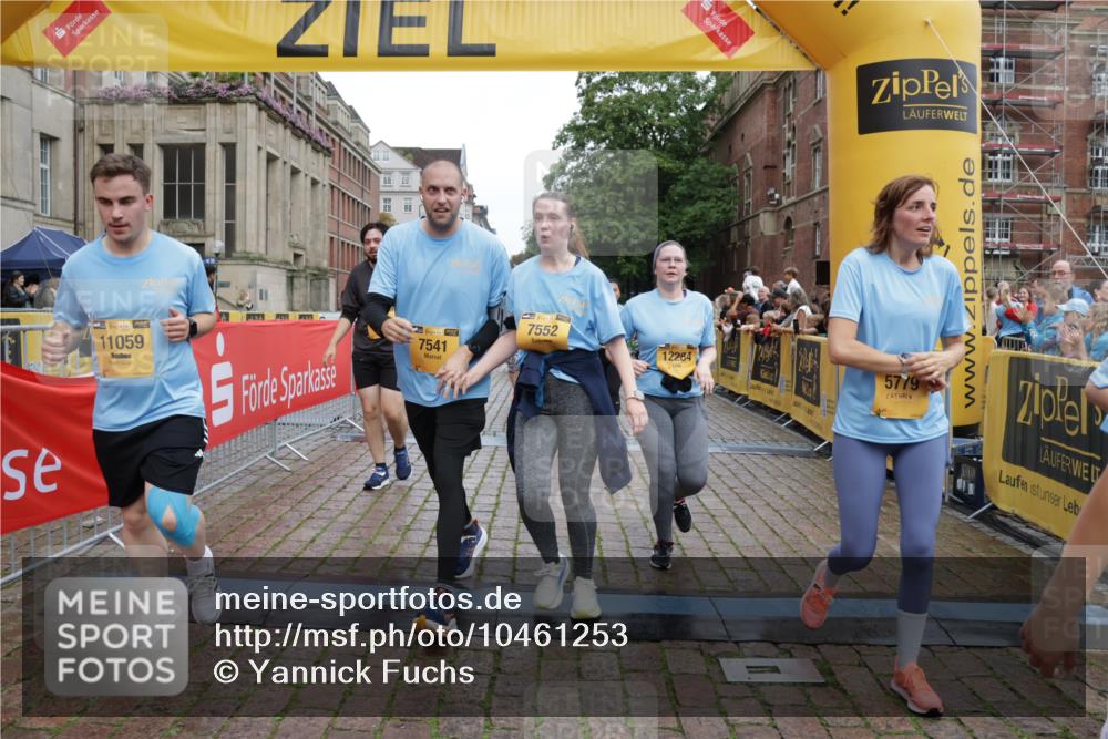 13.09.2026 - Kiel Lauf Yannick Fuchs http://msf.ph/oto/10461253 13.09.2026 09:53:30 Ziel 761, 802, 1417, 1499, 1718, 2886, 2948, 2978, 4920, 5779, 5789, 5988, 6180, 7185, 7429, 7541, 7552, 8260, 8353, 10495, 10929, 11059, 11073, 12284, 12493, 70, 175, 2058, 2399, 3205, 3581, 7140, 7143, 7226, 7495, 9568, 9707, 10275, 11312, 12417, 12468, 92, 852, 2657, 2691, 2748, 4144, 4626, 6254, 8502, 9057, 11872, 12390, 3581, 6241, 6613, 6845, 8851 meine-sportfotos.de