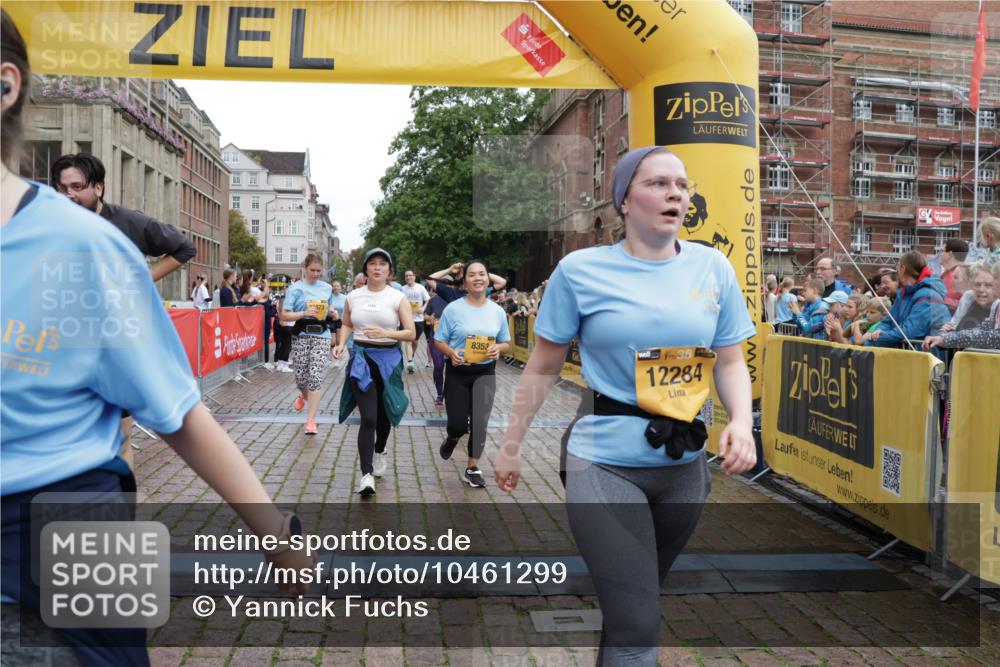 13.09.2026 - Kiel Lauf Yannick Fuchs http://msf.ph/oto/10461299 13.09.2026 09:53:32 Ziel 761, 802, 1417, 1499, 2886, 2948, 2978, 5779, 5789, 5988, 6180, 7185, 7429, 7541, 7552, 8260, 8353, 10495, 10929, 11059, 11073, 12284, 70, 175, 1718, 2058, 2399, 3205, 3581, 4920, 7140, 7143, 7226, 7495, 9568, 9707, 10275, 11312, 12417, 12468, 12493, 92, 200, 852, 2657, 2691, 2748, 4144, 4539, 4626, 4762, 4803, 6254, 8041, 8502, 9057, 10535, 11872, 12390, 70, 3581, 6241, 6613, 6845 meine-sportfotos.de