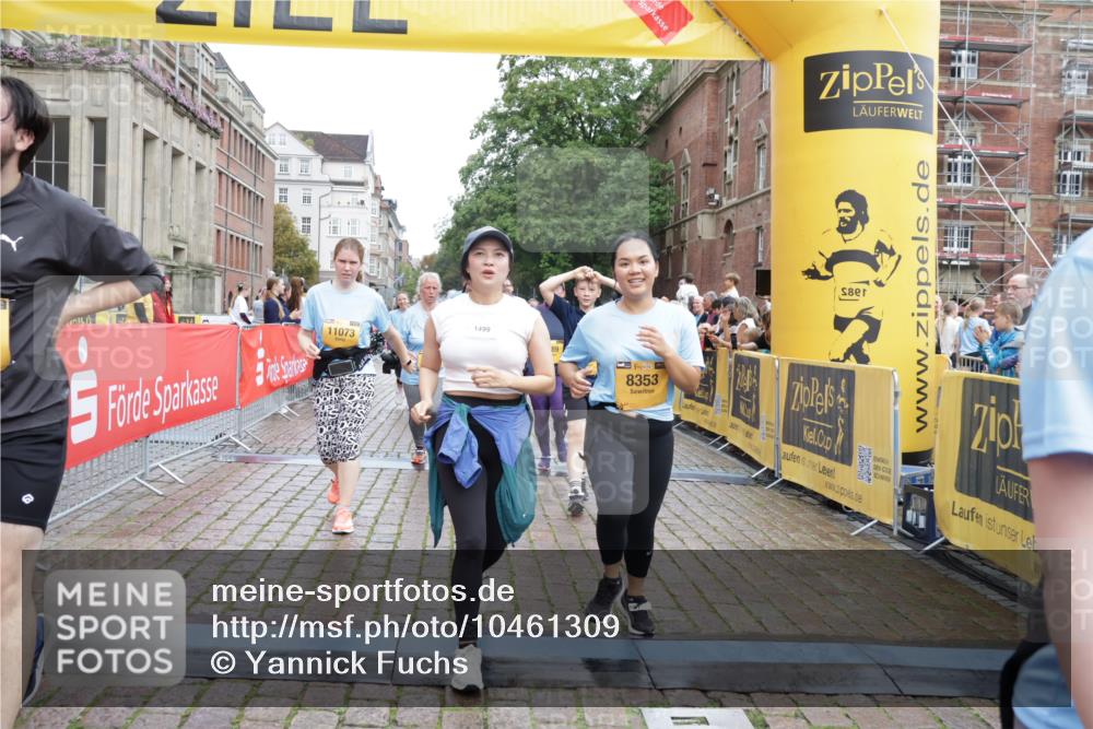 13.09.2026 - Kiel Lauf Yannick Fuchs http://msf.ph/oto/10461309 13.09.2026 09:53:32 Ziel 761, 802, 1417, 1499, 2886, 2948, 2978, 5779, 5789, 5988, 6180, 7185, 7429, 7541, 7552, 8260, 8353, 10495, 10929, 11059, 11073, 12284, 70, 175, 1718, 2058, 2399, 3205, 3581, 4920, 7140, 7143, 7226, 7495, 9568, 9707, 10275, 11312, 12417, 12468, 12493, 92, 200, 852, 2657, 2691, 2748, 4144, 4539, 4626, 4762, 4803, 6254, 8041, 8502, 9057, 10535, 11872, 12390, 70, 3581, 6241, 6613, 6845 meine-sportfotos.de