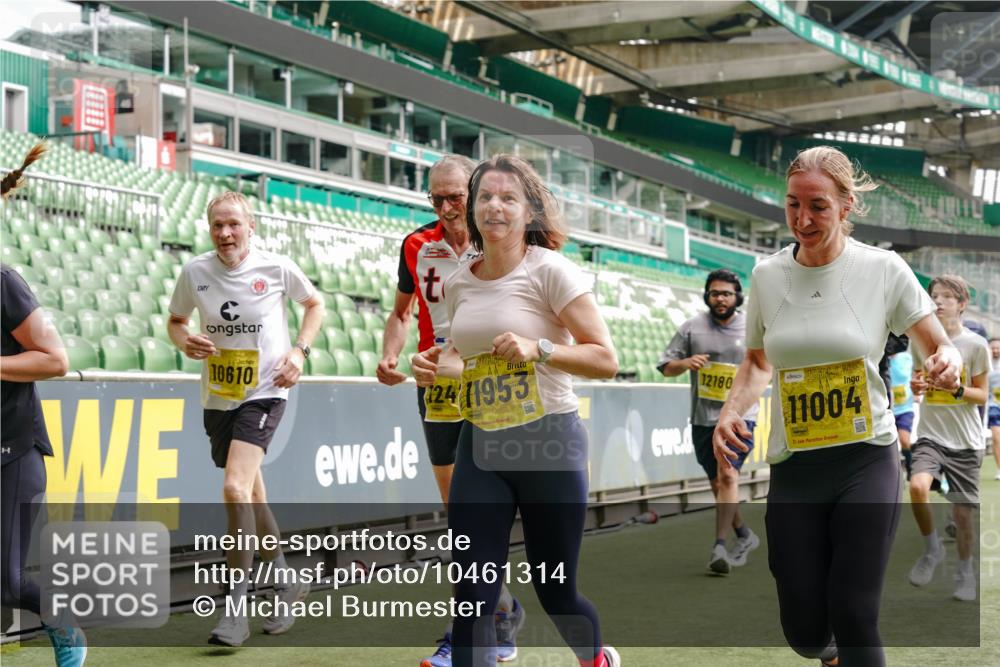 13.09.2026 - 21. swb-Marathon Bremen Michael Burmester http://msf.ph/oto/10461314 13.09.2026 10:34:26 Laufen im Stadion 10018, 10078, 10093, 10144, 10147, 10157, 10166, 10177, 10184, 10185, 10211, 10236, 10240, 10254, 10297, 10355, 10356, 10367, 10368, 10369, 10374, 10383, 10394, 10408, 10415, 10423, 10427, 10428, 10460, 10485, 10494, 10528, 10530, 10559, 10578, 10604, 10639, 10668, 10669, 10673, 10677, 10687, 10691, 10699, 10700, 10728, 10745, 10749, 10750, 10772, 10787, 10788, 10794, 10809, 10828, 10857, 10914, 10928, 11126, 11162, 11343, 11803, 11965, 10146, 10222 meine-sportfotos.de