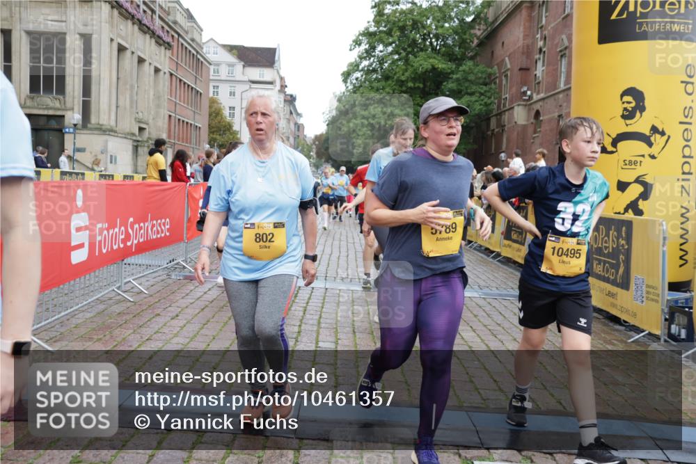 13.09.2026 - Kiel Lauf Yannick Fuchs http://msf.ph/oto/10461357 13.09.2026 09:53:35 Ziel 92, 761, 802, 852, 1417, 1499, 2886, 2948, 2978, 4626, 5789, 5988, 6180, 6254, 7185, 7429, 7541, 8353, 8502, 10495, 10929, 11059, 11073, 12284, 70, 175, 1718, 2058, 2399, 3205, 4920, 5779, 6180, 7140, 7143, 7226, 7495, 7541, 7552, 8260, 9568, 9707, 10275, 11059, 11312, 12417, 12468, 12493, 200, 2657, 2691, 2748, 2953, 4144, 4539, 4762, 4803, 5695, 7194, 8041, 8044, 8473, 9057, 9446, 9516, 10535, 11872, 12390, 70, 175, 3205, 3581, 7226, 9707, 12417, 12468 meine-sportfotos.de