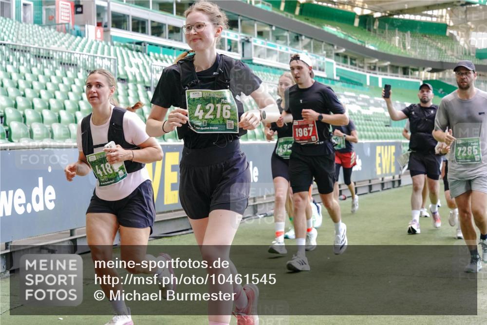 13.09.2026 - 21. swb-Marathon Bremen Michael Burmester http://msf.ph/oto/10461545 13.09.2026 13:12:21 Laufen im Stadion 118, 183, 265, 349, 514, 695, 702, 703, 843, 933, 984, 1113, 1226, 1286, 1334, 1435, 1641, 1849, 1851, 1936, 1952, 2005, 2248, 2264, 2281, 2299, 2330, 2336, 2353, 2375, 2377, 2398, 2426, 2443, 2461, 2478, 2505, 2531, 2589, 2659, 2669, 2673, 2684, 2765, 2792, 2804, 2815, 2822, 2836, 2850, 2860, 2884, 2895, 2907, 2963, 2966, 2975, 2976, 3027, 3079, 3082, 3143, 3155, 3159, 3253, 3293, 3308, 3328, 3349, 3352, 3409, 3434, 3549, 551 meine-sportfotos.de