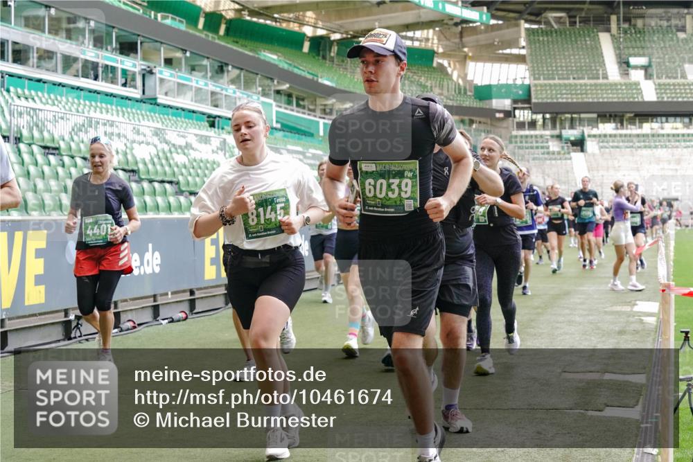 13.09.2026 - 21. swb-Marathon Bremen Michael Burmester http://msf.ph/oto/10461674 13.09.2026 13:12:23 Laufen im Stadion 118, 183, 265, 349, 514, 695, 702, 703, 843, 933, 984, 1113, 1226, 1286, 1334, 1435, 1641, 1849, 1851, 1936, 1952, 2005, 2248, 2264, 2281, 2299, 2330, 2336, 2353, 2375, 2377, 2398, 2426, 2439, 2443, 2461, 2478, 2505, 2531, 2589, 2659, 2669, 2673, 2684, 2765, 2773, 2792, 2804, 2815, 2822, 2836, 2850, 2860, 2884, 2895, 2907, 2963, 2966, 2975, 2976, 3027, 3079, 3082, 3143, 3155, 3159, 3253, 3293, 3308, 3313, 3328, 3349, 3352, 3434, 3549, 551 meine-sportfotos.de