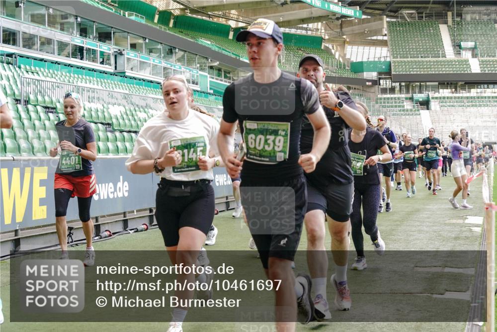 13.09.2026 - 21. swb-Marathon Bremen Michael Burmester http://msf.ph/oto/10461697 13.09.2026 13:12:23 Laufen im Stadion 118, 183, 265, 349, 514, 695, 702, 703, 843, 933, 984, 1113, 1226, 1286, 1334, 1435, 1641, 1849, 1851, 1936, 1952, 2005, 2248, 2264, 2281, 2299, 2330, 2336, 2353, 2375, 2377, 2398, 2426, 2439, 2443, 2461, 2478, 2505, 2531, 2589, 2659, 2669, 2673, 2684, 2765, 2773, 2792, 2804, 2815, 2822, 2836, 2850, 2860, 2884, 2895, 2907, 2963, 2966, 2975, 2976, 3027, 3079, 3082, 3143, 3155, 3159, 3253, 3293, 3308, 3313, 3328, 3349, 3352, 3434, 3549, 551 meine-sportfotos.de