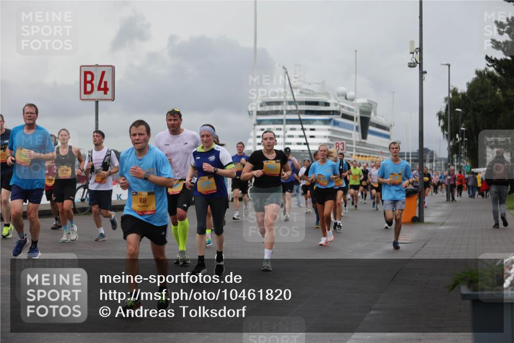 13.09.2026 - Kiel Lauf Andreas Tolksdorf http://msf.ph/oto/10461820 13.09.2026 12:02:18 Kiellinie 7236, 3116, 4, 15, 39, 88, 83 meine-sportfotos.de