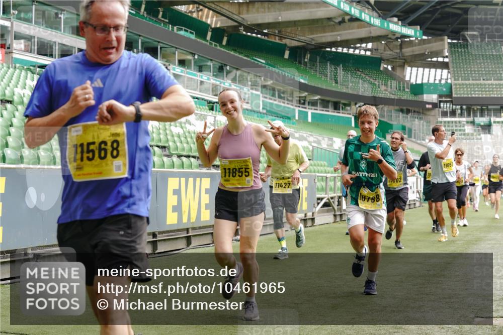 13.09.2026 - 21. swb-Marathon Bremen Michael Burmester http://msf.ph/oto/10461965 13.09.2026 10:34:34 Laufen im Stadion 10018, 10078, 10093, 10144, 10147, 10157, 10177, 10184, 10185, 10211, 10236, 10240, 10254, 10297, 10355, 10356, 10367, 10368, 10369, 10377, 10408, 10415, 10423, 10427, 10428, 10460, 10485, 10528, 10530, 10559, 10578, 10604, 10639, 10668, 10669, 10673, 10677, 10687, 10691, 10699, 10700, 10715, 10745, 10749, 10750, 10772, 10787, 10788, 10809, 10828, 10857, 10914, 10928, 11126, 11162, 11343, 11803, 11965, 10146, 10222 meine-sportfotos.de