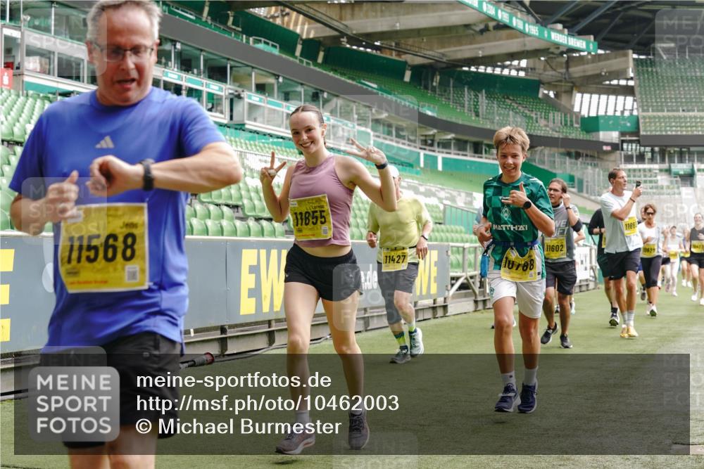 13.09.2026 - 21. swb-Marathon Bremen Michael Burmester http://msf.ph/oto/10462003 13.09.2026 10:34:34 Laufen im Stadion 10018, 10078, 10093, 10144, 10147, 10157, 10177, 10184, 10185, 10211, 10236, 10240, 10254, 10297, 10355, 10356, 10367, 10368, 10369, 10377, 10408, 10415, 10423, 10427, 10428, 10460, 10485, 10528, 10530, 10559, 10578, 10604, 10639, 10668, 10669, 10673, 10677, 10687, 10691, 10699, 10700, 10715, 10745, 10749, 10750, 10772, 10787, 10788, 10809, 10828, 10857, 10914, 10928, 11126, 11162, 11343, 11803, 11965, 10146, 10222 meine-sportfotos.de