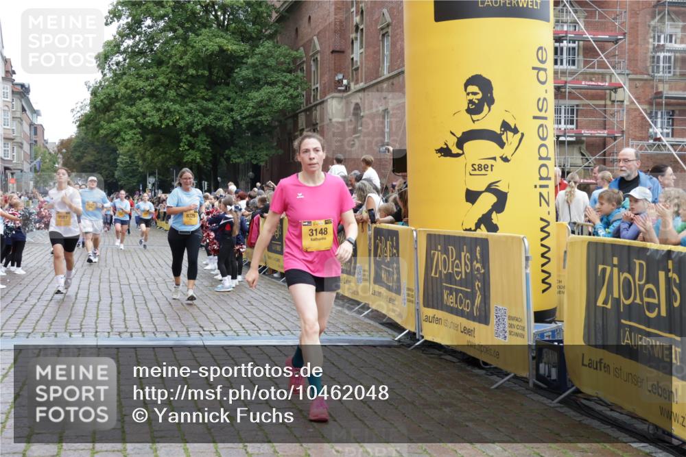 13.09.2026 - Kiel Lauf Yannick Fuchs http://msf.ph/oto/10462048 13.09.2026 09:54:13 Ziel 2815, 2865, 3148, 3283, 3702, 3703, 4263, 4277, 6327, 6986, 7127, 7458, 8325, 9587, 10261, 10424, 10434, 92, 200, 852, 2657, 2691, 2748, 2953, 4144, 4539, 4626, 4762, 4803, 4988, 5670, 5695, 6254, 7194, 8041, 8044, 8473, 8502, 9057, 9446, 9516, 10535, 11100, 11872, 12390, 1414, 1441, 2368, 2485, 5030, 5937, 6825, 7090, 8830, 12750, 12751, 12753, 92, 761, 852, 2948, 2978, 4626, 5988, 6254, 7185, 7429, 8502, 10929 meine-sportfotos.de