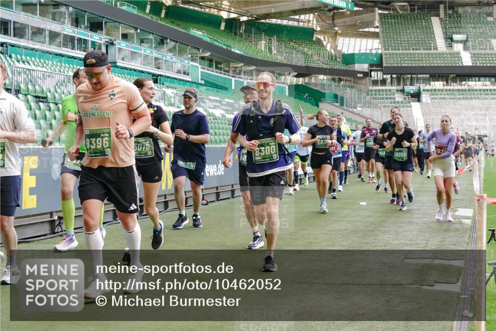 13.09.2026 - 21. swb-Marathon Bremen Michael Burmester http://msf.ph/oto/10462052 13.09.2026 13:12:27 Laufen im Stadion 118, 183, 265, 278, 349, 514, 576, 695, 702, 703, 843, 933, 1113, 1143, 1226, 1286, 1334, 1435, 1641, 1849, 1851, 1936, 1952, 1991, 2005, 2248, 2264, 2281, 2299, 2330, 2336, 2353, 2375, 2377, 2398, 2426, 2439, 2443, 2461, 2478, 2505, 2589, 2659, 2665, 2669, 2673, 2684, 2765, 2773, 2792, 2804, 2815, 2822, 2836, 2850, 2860, 2884, 2895, 2907, 2963, 2966, 2975, 2976, 3027, 3079, 3082, 3143, 3155, 3159, 3253, 3293, 3308, 3313, 3328, 3349, 3352, 3434, 3549, 551 meine-sportfotos.de