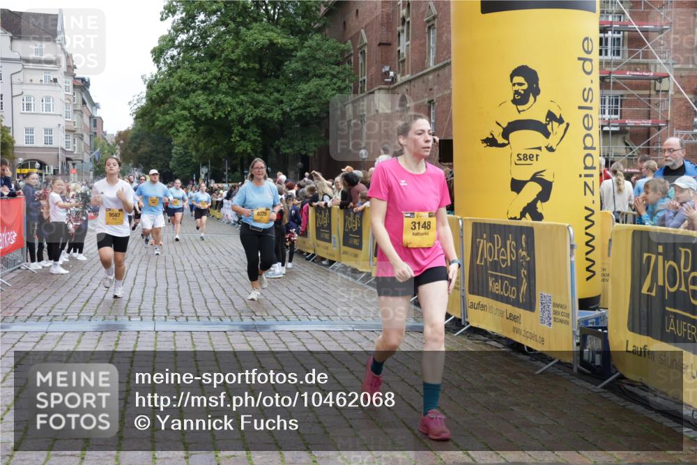 13.09.2026 - Kiel Lauf Yannick Fuchs http://msf.ph/oto/10462068 13.09.2026 09:54:13 Ziel 2815, 2865, 3148, 3283, 3702, 3703, 4263, 4277, 6327, 6986, 7127, 7458, 8325, 9587, 10261, 10424, 10434, 92, 200, 852, 2657, 2691, 2748, 2953, 4144, 4539, 4626, 4762, 4803, 4988, 5670, 5695, 6254, 7194, 8041, 8044, 8473, 8502, 9057, 9446, 9516, 10535, 11100, 11872, 12390, 1414, 1441, 2368, 2485, 5030, 5937, 6825, 7090, 8830, 12750, 12751, 12753, 92, 761, 852, 2948, 2978, 4626, 5988, 6254, 7185, 7429, 8502, 10929 meine-sportfotos.de