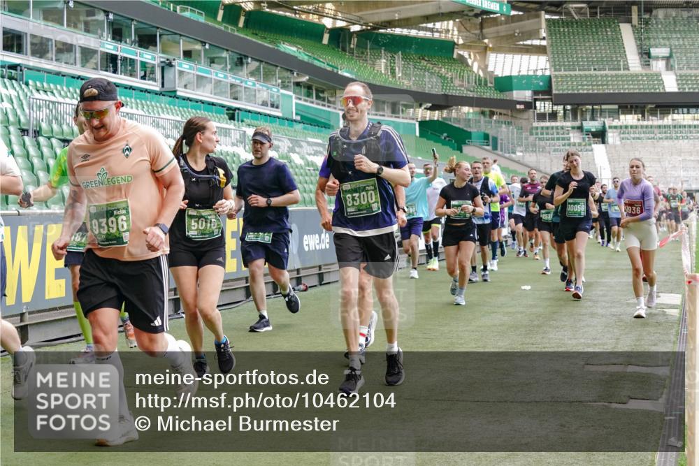 13.09.2026 - 21. swb-Marathon Bremen Michael Burmester http://msf.ph/oto/10462104 13.09.2026 13:12:27 Laufen im Stadion 118, 183, 265, 278, 349, 514, 576, 695, 702, 703, 843, 933, 1113, 1143, 1226, 1286, 1334, 1435, 1641, 1849, 1851, 1936, 1952, 1991, 2005, 2248, 2264, 2281, 2299, 2330, 2336, 2353, 2375, 2377, 2398, 2426, 2439, 2443, 2461, 2478, 2505, 2589, 2659, 2665, 2669, 2673, 2684, 2765, 2773, 2792, 2804, 2815, 2822, 2836, 2850, 2860, 2884, 2895, 2907, 2963, 2966, 2975, 2976, 3027, 3079, 3082, 3143, 3155, 3159, 3253, 3293, 3308, 3313, 3328, 3349, 3352, 3434, 3549, 551 meine-sportfotos.de