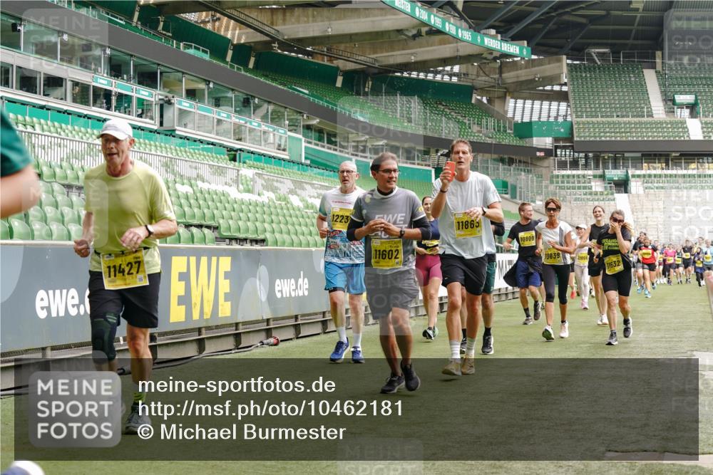 13.09.2026 - 21. swb-Marathon Bremen Michael Burmester http://msf.ph/oto/10462181 13.09.2026 10:34:36 Laufen im Stadion 10018, 10078, 10093, 10144, 10147, 10157, 10177, 10184, 10185, 10211, 10236, 10240, 10245, 10254, 10297, 10355, 10356, 10367, 10368, 10369, 10377, 10408, 10415, 10423, 10427, 10428, 10460, 10485, 10528, 10530, 10559, 10578, 10604, 10639, 10668, 10669, 10673, 10677, 10687, 10691, 10699, 10700, 10715, 10745, 10749, 10750, 10772, 10787, 10788, 10809, 10828, 10857, 10914, 10928, 11126, 11162, 11343, 11803, 11965, 10146, 10222 meine-sportfotos.de