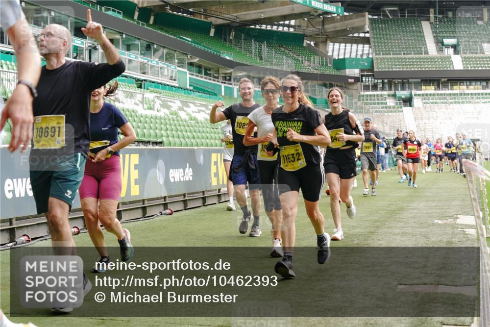13.09.2026 - 21. swb-Marathon Bremen Michael Burmester http://msf.ph/oto/10462393 13.09.2026 10:34:40 Laufen im Stadion 10018, 10093, 10144, 10147, 10157, 10173, 10175, 10177, 10184, 10185, 10211, 10236, 10240, 10245, 10254, 10297, 10355, 10356, 10367, 10368, 10369, 10377, 10408, 10415, 10423, 10427, 10428, 10460, 10485, 10492, 10528, 10530, 10559, 10578, 10604, 10639, 10668, 10669, 10673, 10677, 10687, 10691, 10699, 10700, 10715, 10749, 10750, 10772, 10787, 10788, 10809, 10828, 10857, 10914, 10928, 11126, 11162, 11343, 11803, 11965, 10146, 10222 meine-sportfotos.de