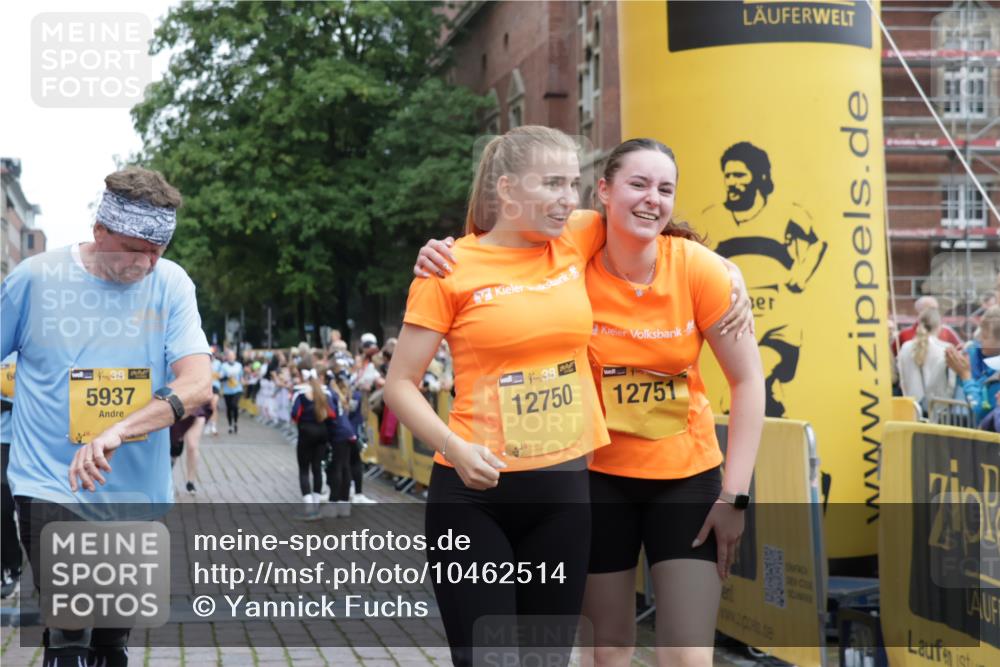 13.09.2026 - Kiel Lauf Yannick Fuchs http://msf.ph/oto/10462514 13.09.2026 09:54:38 Ziel 1414, 3489, 5030, 5503, 5504, 5937, 6815, 8830, 12750, 12751, 1441, 2368, 2485, 2815, 2865, 3148, 3283, 3702, 3703, 4263, 4277, 6327, 6825, 6986, 7090, 7127, 7458, 8325, 9587, 10261, 10424, 10434, 12753, 449, 1436, 2979, 3846, 4107, 4911, 4948, 5307, 6054, 6158, 6955, 7661, 7813, 7819, 7969, 8327, 9509, 9790, 9932, 3702, 3703, 4277, 4988, 5670, 7458, 11100 meine-sportfotos.de