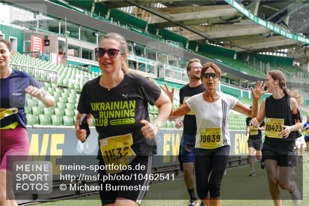 13.09.2026 - 21. swb-Marathon Bremen Michael Burmester http://msf.ph/oto/10462541 13.09.2026 10:34:41 Laufen im Stadion 10018, 10093, 10144, 10147, 10157, 10173, 10175, 10177, 10184, 10185, 10236, 10240, 10245, 10254, 10297, 10355, 10356, 10367, 10368, 10369, 10377, 10408, 10415, 10423, 10427, 10428, 10460, 10485, 10492, 10528, 10530, 10559, 10578, 10604, 10639, 10668, 10669, 10673, 10677, 10687, 10691, 10699, 10700, 10715, 10749, 10750, 10772, 10787, 10788, 10809, 10828, 10857, 10914, 10928, 11126, 11162, 11343, 11803, 11965, 10146, 10222 meine-sportfotos.de