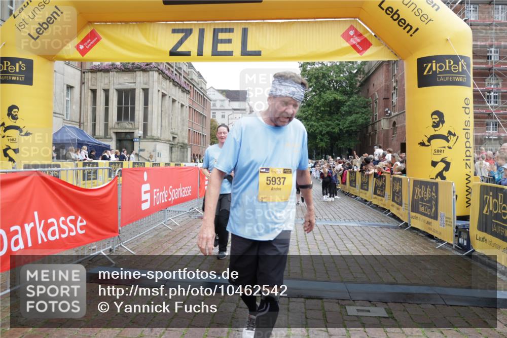 13.09.2026 - Kiel Lauf Yannick Fuchs http://msf.ph/oto/10462542 13.09.2026 09:54:40 Ziel 3489, 4911, 5030, 5503, 5504, 5937, 6815, 7661, 8327, 12750, 12751, 1414, 1441, 2368, 2485, 2815, 2865, 3148, 3283, 3702, 4263, 6327, 6825, 6986, 7090, 7127, 8325, 8830, 9587, 10261, 10424, 10434, 12753, 449, 1436, 2979, 3846, 4107, 4948, 5307, 6054, 6158, 6955, 7813, 7819, 7969, 9509, 9790, 9932, 10635, 2815, 3148, 3702, 3703, 4277, 5670, 7458, 11100 meine-sportfotos.de