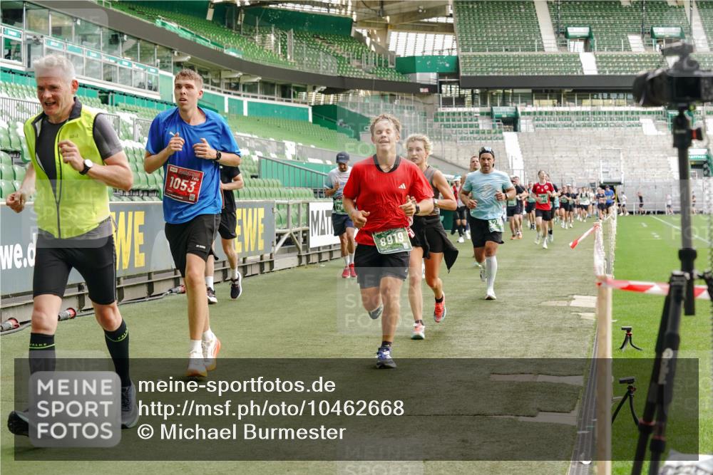 13.09.2026 - 21. swb-Marathon Bremen Michael Burmester http://msf.ph/oto/10462668 13.09.2026 12:55:39 Laufen im Stadion 161, 189, 201, 205, 307, 388, 411, 461, 465, 495, 655, 666, 854, 876, 913, 926, 948, 1053, 1058, 1197, 1390, 1537, 1599, 1645, 1658, 1750, 2001, 2040, 2122, 2125, 2234, 2251, 2260, 2319, 2383, 2390, 2474, 2535, 2604, 2733, 2801, 2812, 2870, 2922, 2948, 2962, 3012, 3057, 3119, 3134, 3175, 3192, 3202, 3206, 3241, 3246, 3290, 3346, 3348, 3356, 3357, 3411, 3508, 3706, 3716, 3836, 4135, 4137, 4171, 4413, 4455, 4479, 4733, 5277, 5430, 5530, 6106, 2498, 3085 meine-sportfotos.de