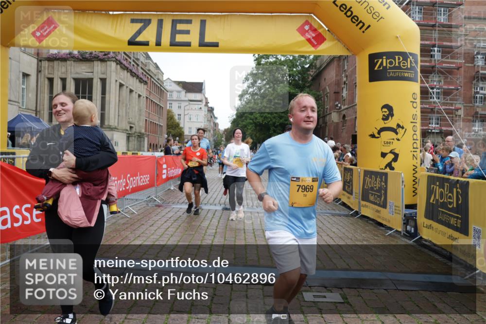 13.09.2026 - Kiel Lauf Yannick Fuchs http://msf.ph/oto/10462896 13.09.2026 09:54:59 Ziel 1412, 1436, 4107, 4640, 5307, 6054, 6158, 6955, 7969, 9509, 9588, 9790, 9932, 10635, 449, 1414, 1441, 2368, 2485, 2979, 3489, 3846, 4911, 4948, 5030, 5503, 5504, 5937, 6815, 6825, 7090, 7661, 7813, 7819, 8327, 8830, 12750, 12751, 1354, 2079, 5883, 6102, 7322, 9117, 10609, 10743, 11564, 12514, 1441, 2368, 2485, 2865, 6327, 6825, 6986, 7090, 10424, 12753 meine-sportfotos.de