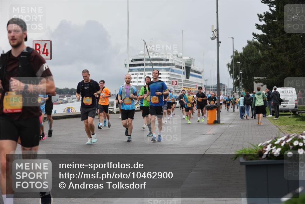 13.09.2026 - Kiel Lauf Andreas Tolksdorf http://msf.ph/oto/10462900 13.09.2026 12:03:14 Kiellinie 11450, 44, 9768, 3 meine-sportfotos.de