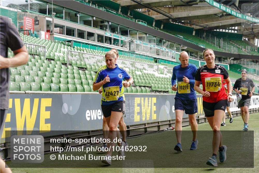 13.09.2026 - 21. swb-Marathon Bremen Michael Burmester http://msf.ph/oto/10462932 13.09.2026 10:34:47 Laufen im Stadion 10018, 10093, 10144, 10147, 10157, 10173, 10175, 10177, 10181, 10185, 10236, 10240, 10245, 10254, 10297, 10309, 10355, 10356, 10367, 10368, 10369, 10377, 10415, 10423, 10427, 10428, 10460, 10485, 10492, 10528, 10559, 10578, 10604, 10636, 10639, 10668, 10669, 10673, 10677, 10687, 10691, 10699, 10700, 10715, 10772, 10787, 10788, 10809, 10828, 10857, 10914, 10928, 11126, 11162, 11343, 11803, 11965, 10146, 10222 meine-sportfotos.de