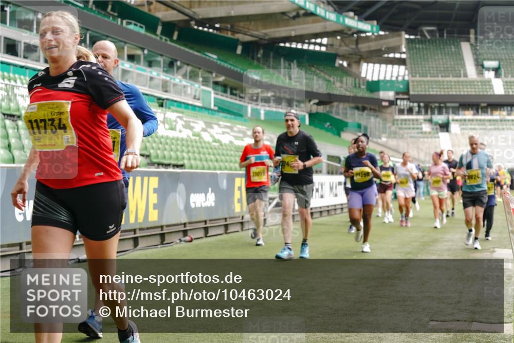 13.09.2026 - 21. swb-Marathon Bremen Michael Burmester http://msf.ph/oto/10463024 13.09.2026 10:34:48 Laufen im Stadion 10018, 10093, 10144, 10147, 10157, 10173, 10175, 10177, 10181, 10185, 10236, 10240, 10245, 10254, 10297, 10309, 10355, 10356, 10367, 10368, 10369, 10377, 10415, 10423, 10427, 10428, 10460, 10485, 10492, 10528, 10559, 10578, 10604, 10636, 10639, 10668, 10669, 10673, 10677, 10687, 10691, 10699, 10700, 10715, 10772, 10787, 10788, 10809, 10828, 10857, 10914, 10928, 11126, 11162, 11343, 11803, 11965, 10146, 10222 meine-sportfotos.de