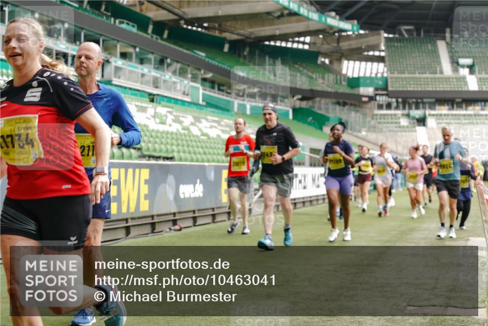 13.09.2026 - 21. swb-Marathon Bremen Michael Burmester http://msf.ph/oto/10463041 13.09.2026 10:34:48 Laufen im Stadion 10018, 10093, 10144, 10147, 10157, 10173, 10175, 10177, 10181, 10185, 10236, 10240, 10245, 10254, 10297, 10309, 10355, 10356, 10367, 10368, 10369, 10377, 10415, 10423, 10427, 10428, 10460, 10485, 10492, 10528, 10559, 10578, 10604, 10636, 10639, 10668, 10669, 10673, 10677, 10687, 10691, 10699, 10700, 10715, 10772, 10787, 10788, 10809, 10828, 10857, 10914, 10928, 11126, 11162, 11343, 11803, 11965, 10146, 10222 meine-sportfotos.de