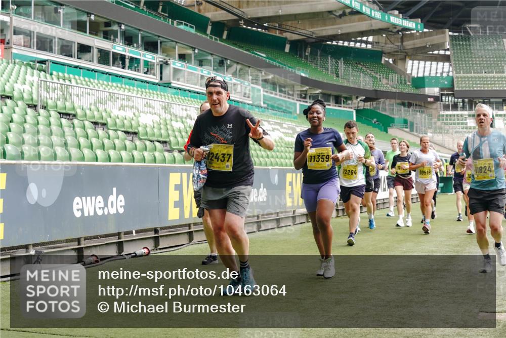 13.09.2026 - 21. swb-Marathon Bremen Michael Burmester http://msf.ph/oto/10463064 13.09.2026 10:34:50 Laufen im Stadion 10018, 10093, 10144, 10147, 10157, 10173, 10175, 10177, 10181, 10185, 10236, 10240, 10245, 10254, 10297, 10309, 10355, 10356, 10367, 10368, 10369, 10377, 10415, 10423, 10427, 10428, 10460, 10485, 10492, 10528, 10559, 10578, 10604, 10636, 10639, 10668, 10669, 10673, 10677, 10687, 10691, 10699, 10700, 10715, 10772, 10787, 10788, 10809, 10828, 10857, 10914, 10928, 11126, 11162, 11343, 11803, 11965, 10146, 10222 meine-sportfotos.de
