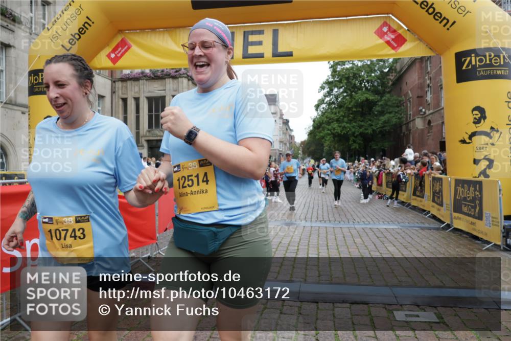 13.09.2026 - Kiel Lauf Yannick Fuchs http://msf.ph/oto/10463172 13.09.2026 09:55:15 Ziel 1354, 2079, 2186, 5883, 6102, 7322, 9117, 10609, 10743, 11564, 12514, 449, 1412, 1436, 2979, 3489, 3846, 4107, 4640, 4911, 4948, 5307, 6054, 6158, 6955, 7661, 7813, 7819, 7969, 8327, 9509, 9588, 9790, 9932, 10635, 1495, 2061, 5824, 7846, 8408, 11421, 3489, 5503, 5504, 6815 meine-sportfotos.de