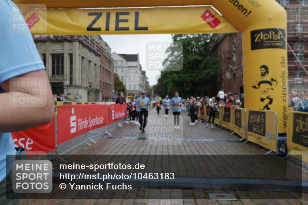 13.09.2026 - Kiel Lauf Yannick Fuchs http://msf.ph/oto/10463183 13.09.2026 09:55:16 Ziel 1354, 2079, 2186, 5883, 6102, 7322, 9117, 10609, 10743, 11564, 12514, 449, 1412, 1436, 2979, 3489, 3846, 4107, 4640, 4911, 4948, 5307, 6054, 6158, 6955, 7661, 7813, 7819, 7969, 8327, 9509, 9588, 9790, 9932, 10635, 1495, 2061, 5824, 7846, 8408, 11421, 3489, 4911, 5503, 5504, 6815, 8327 meine-sportfotos.de
