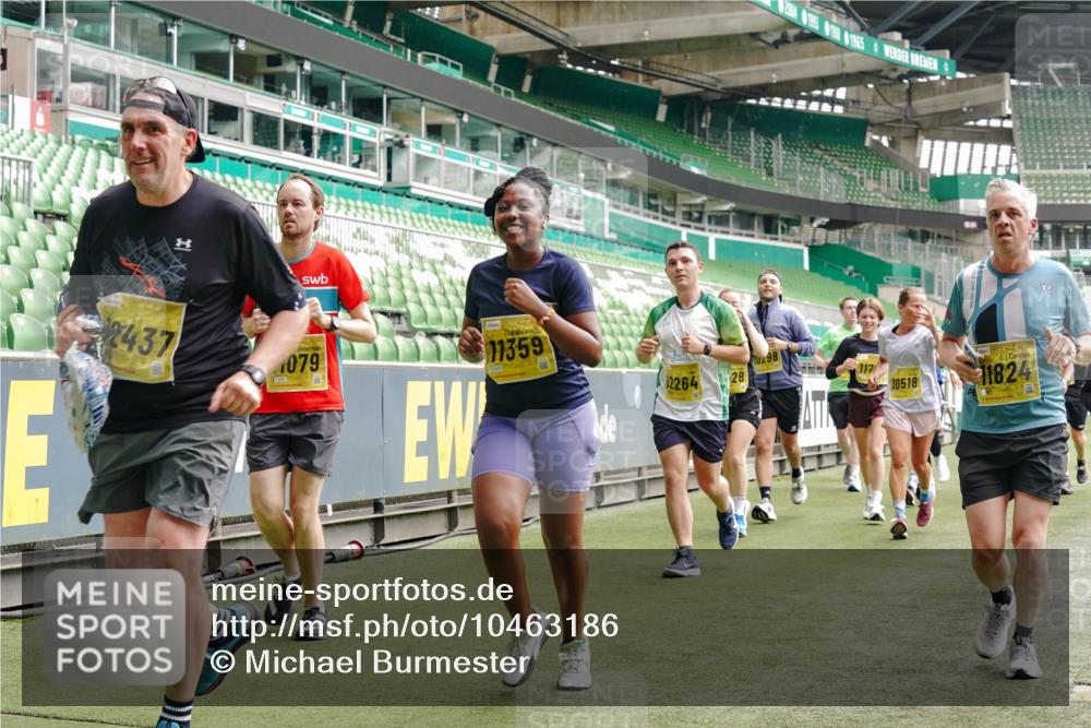 13.09.2026 - 21. swb-Marathon Bremen Michael Burmester http://msf.ph/oto/10463186 13.09.2026 10:34:51 Laufen im Stadion 10018, 10093, 10144, 10147, 10157, 10173, 10175, 10177, 10181, 10185, 10236, 10240, 10245, 10254, 10297, 10309, 10355, 10356, 10367, 10368, 10369, 10377, 10415, 10423, 10427, 10428, 10460, 10485, 10492, 10528, 10559, 10578, 10604, 10636, 10639, 10668, 10669, 10677, 10687, 10691, 10699, 10700, 10715, 10772, 10787, 10788, 10809, 10828, 10857, 10914, 10928, 11126, 11162, 11343, 11803, 11965, 10146, 10222 meine-sportfotos.de